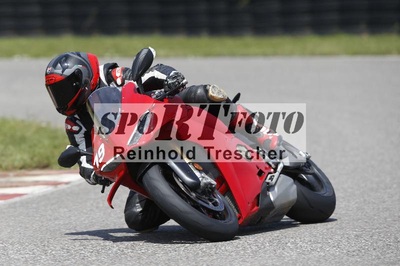 /27 12.06.2025 Ducati Schweiz Trackday Warmup  ADR/gelb-jeaune/19-2